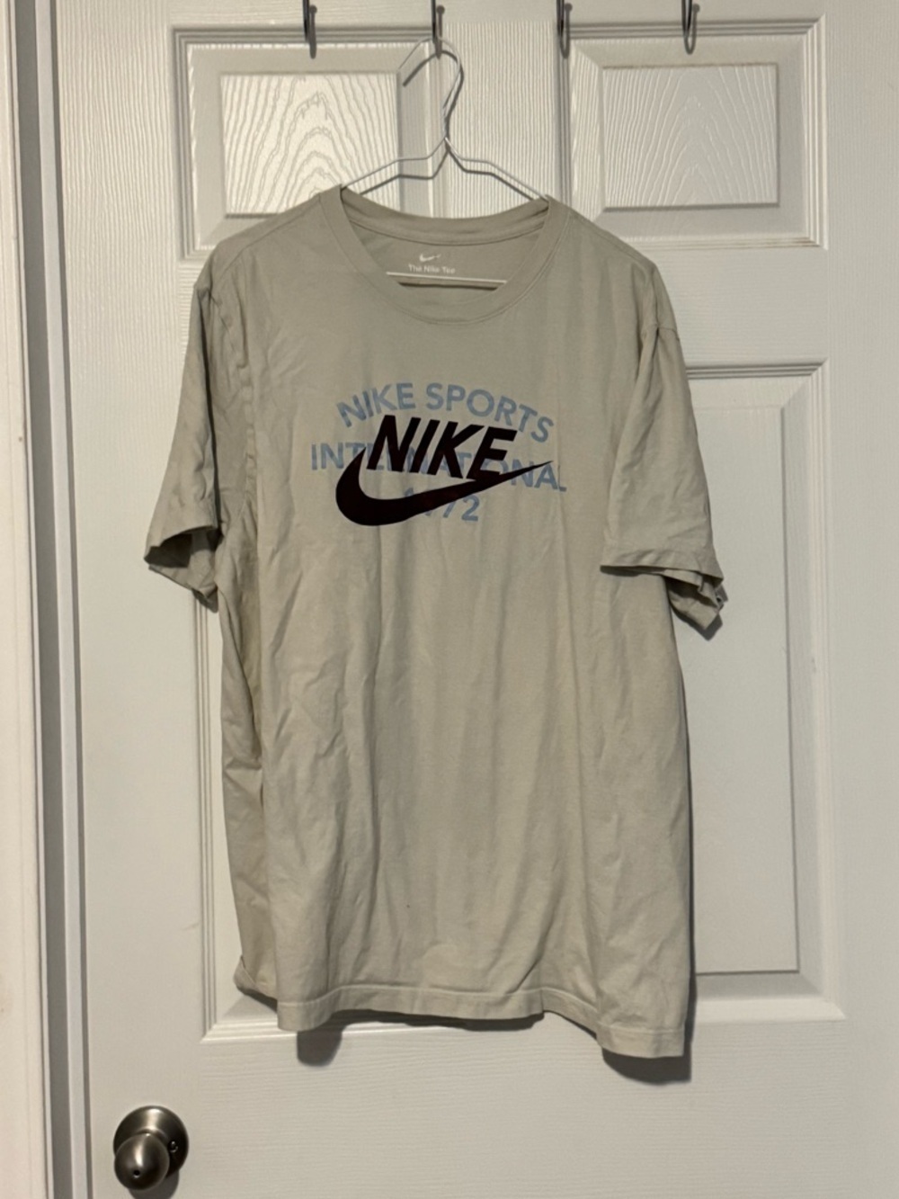 Nike Sports Light Beige Graphic Logo Tee - Size XL Short Sleeve Shirt EUC